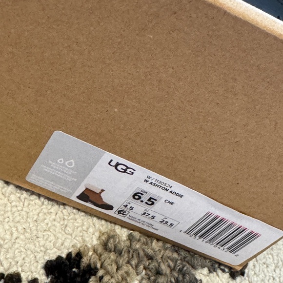 UGG ASHTON ADDIE BOOTS - Picture 3 of 3